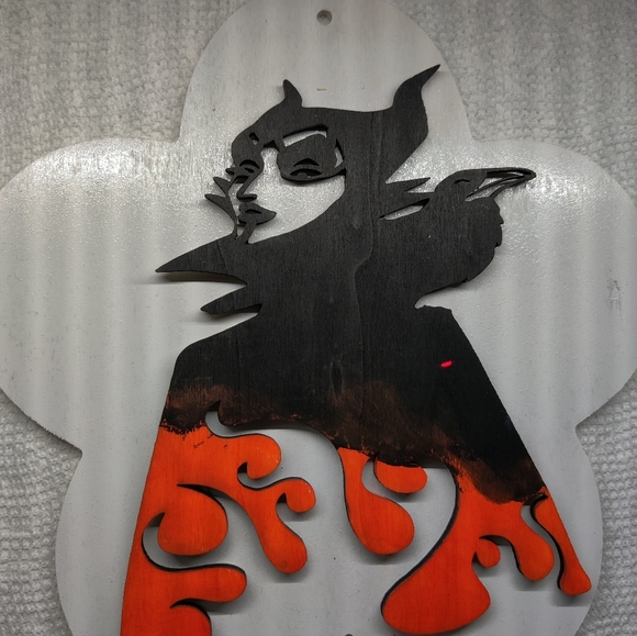 Evil Witch Halloween decor - Picture 3 of 4